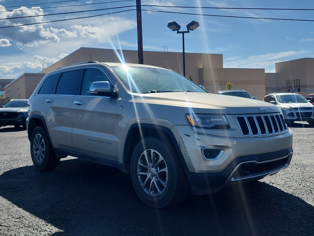 Used 2015 Champagne Jeep Limited image 3