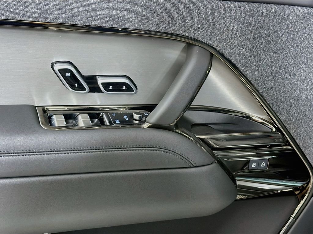 New 2027 Carpathian Grey Land Rover  SE P360 image 18