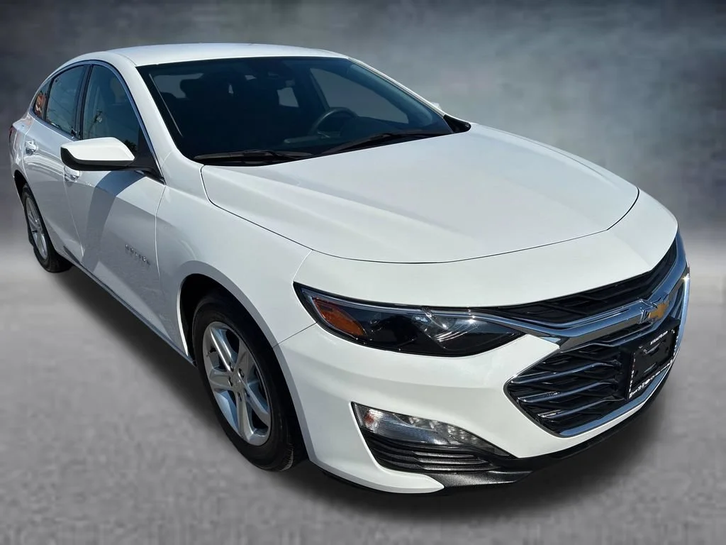 Used 2024 Summit White Chevrolet 1LT image 8