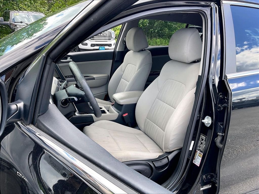 Used 2020 Black Cherry Pearl Kia LX image 9
