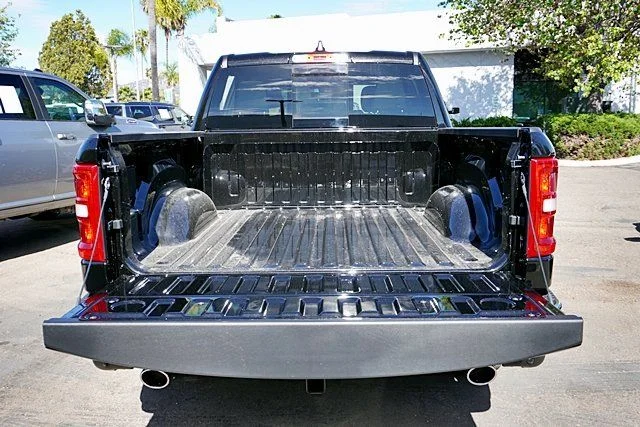 New 2026 Diamond Black Crystal Pearl-Coat Exterior Paint RAM Laramie image 17