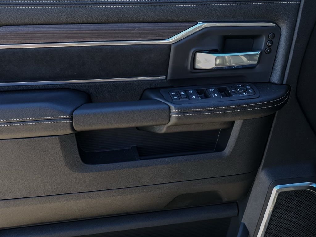 New 2026 Granite Crystal Metallic Clear-Coat Exterior Paint RAM Laramie image 22