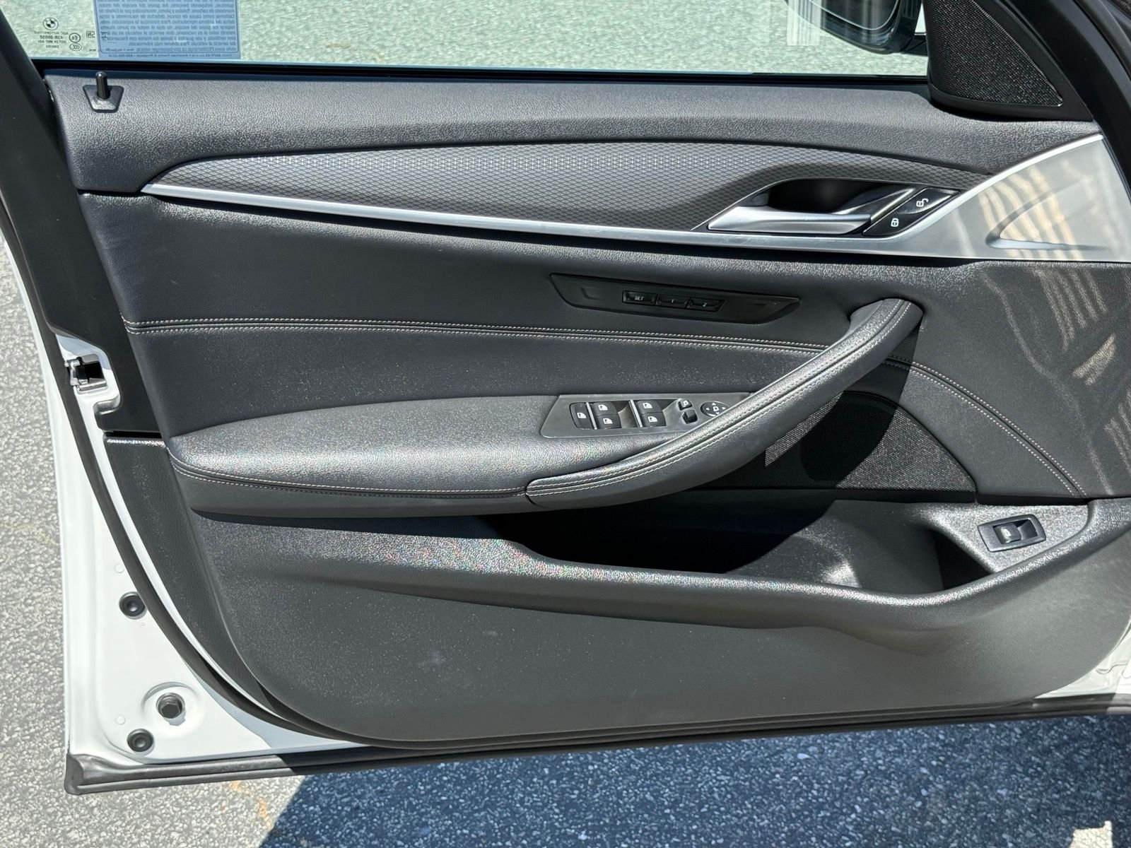 Used 2023 Alpine White BMW 540i image 19