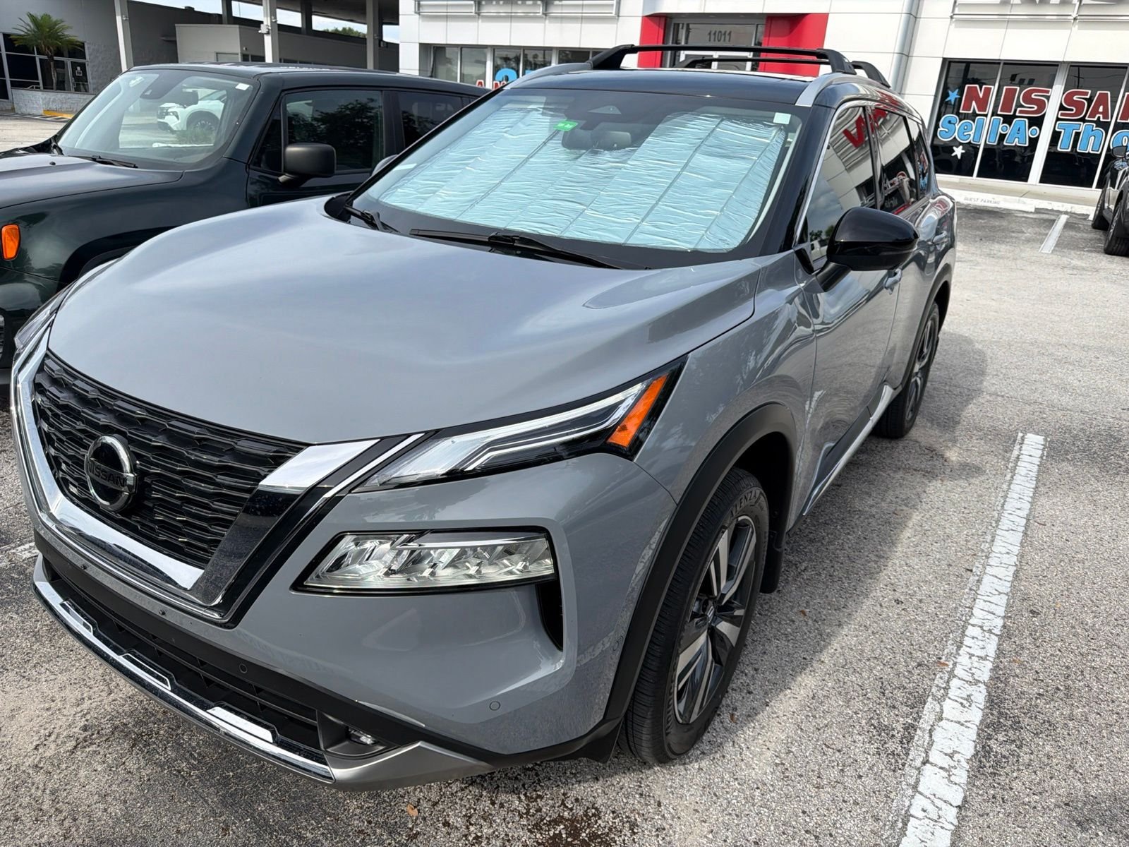 Used 2021 Boulder Gray Nissan Platinum image 3