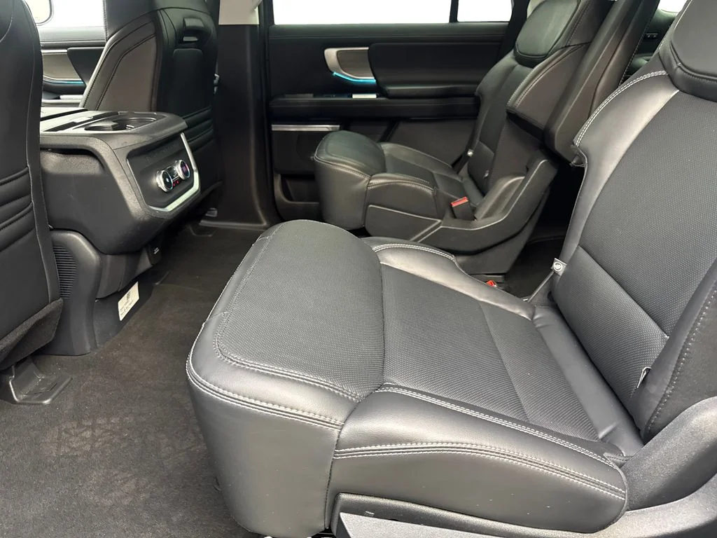 Used 2025 Silver Ford Platinum image 33