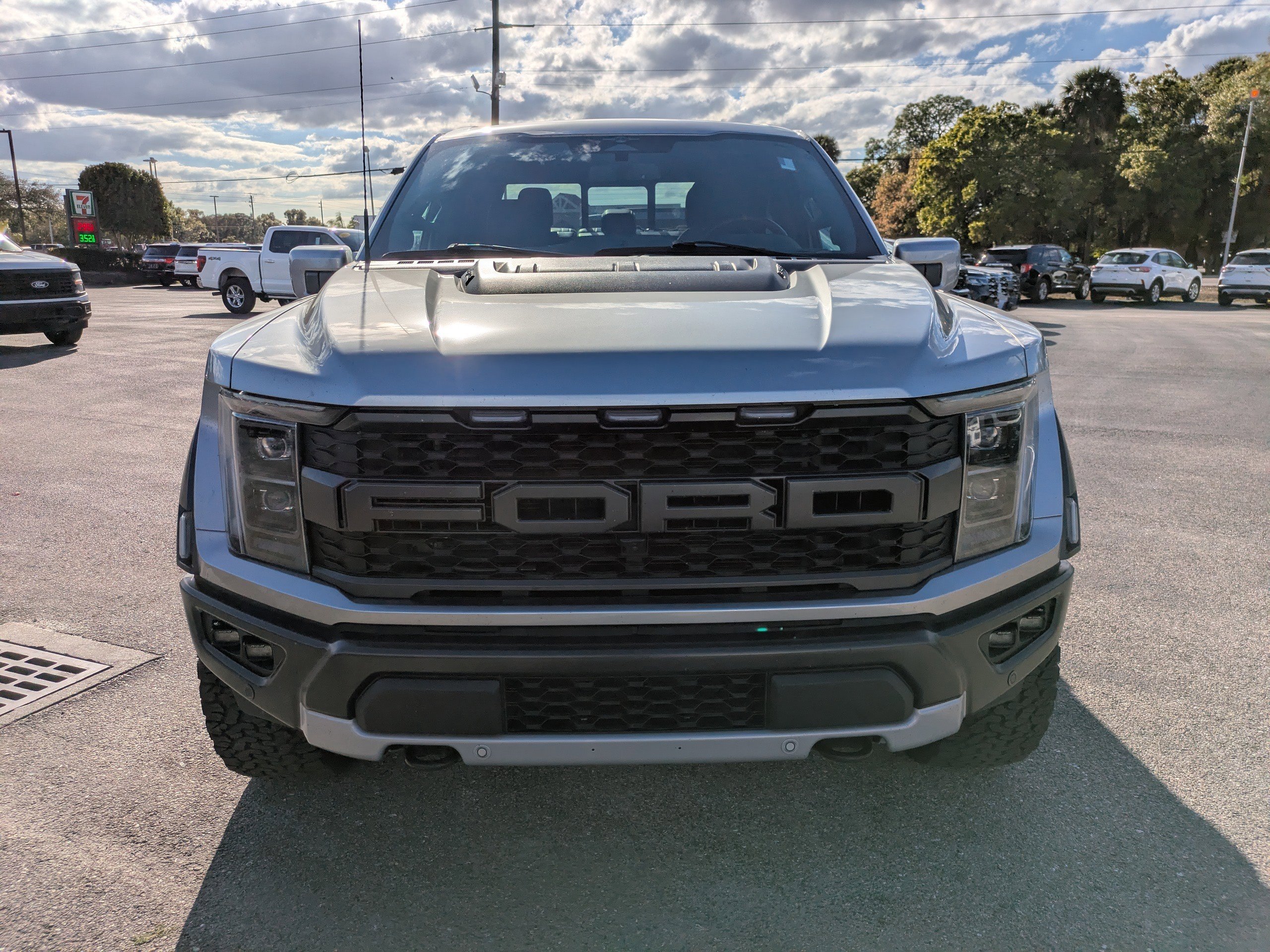 Used 2023  Ford Raptor image 9