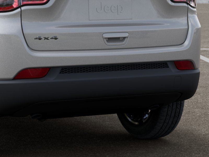 New 2026 Silver Zynith Metallic Clear-Coat Exterior Paint Jeep Latitude image 13