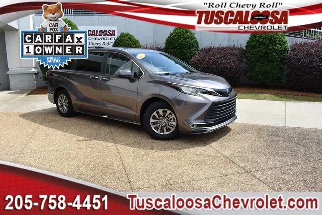 2023 Toyota Sienna XLE 7-Passenger Hybrid FWD's photo