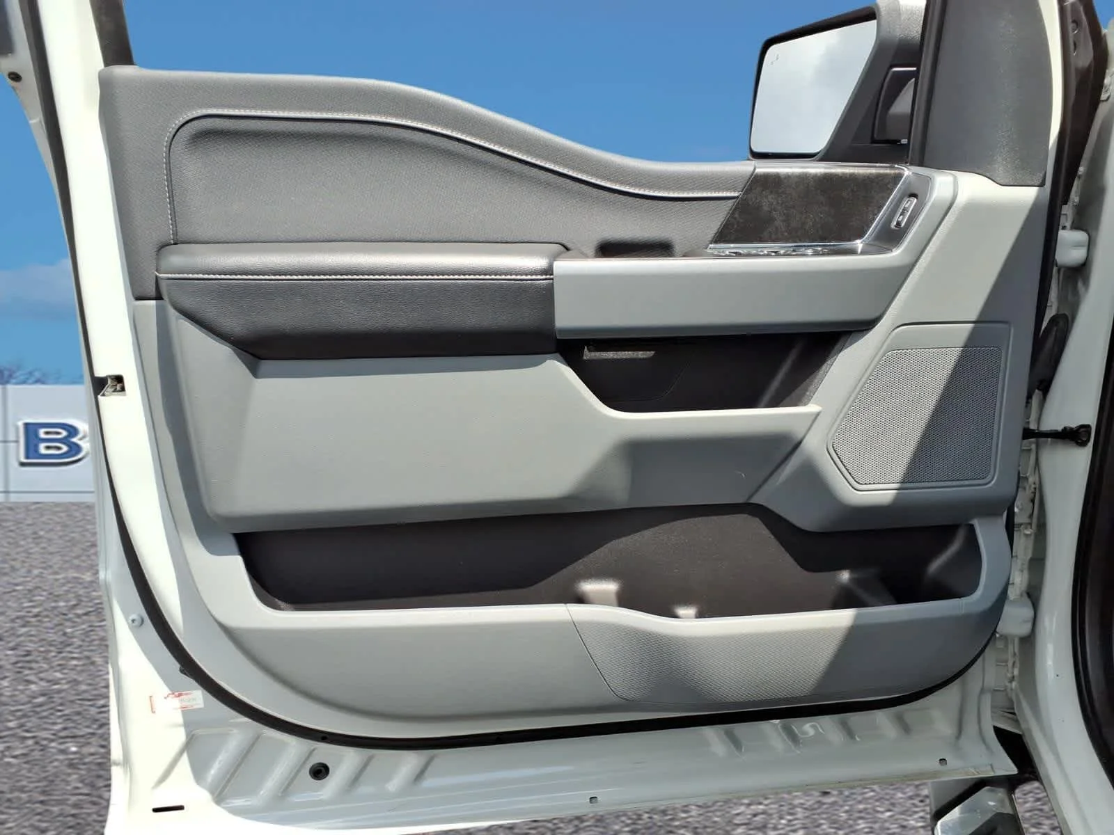 Used 2023 Avalanche Gray Ford XLT image 11