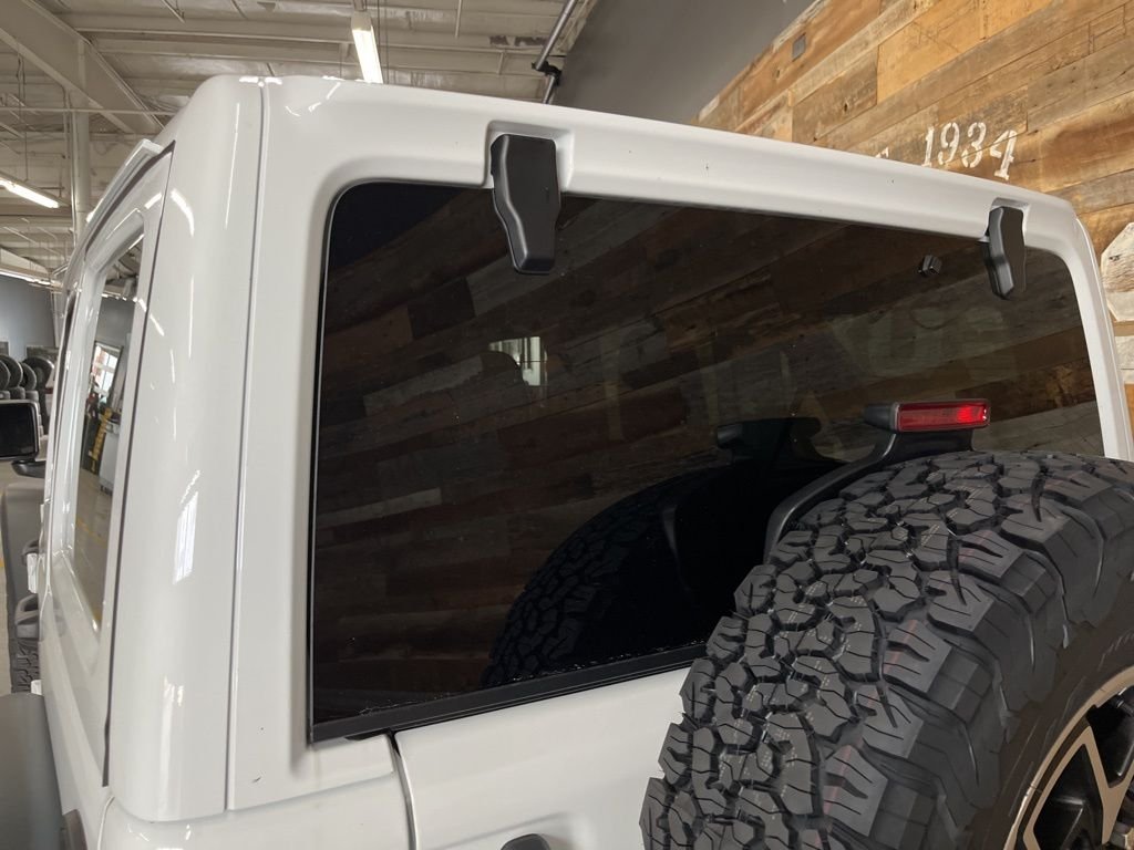 New 2026 Bright White Clear-Coat Exterior Paint Jeep Rubicon image 27