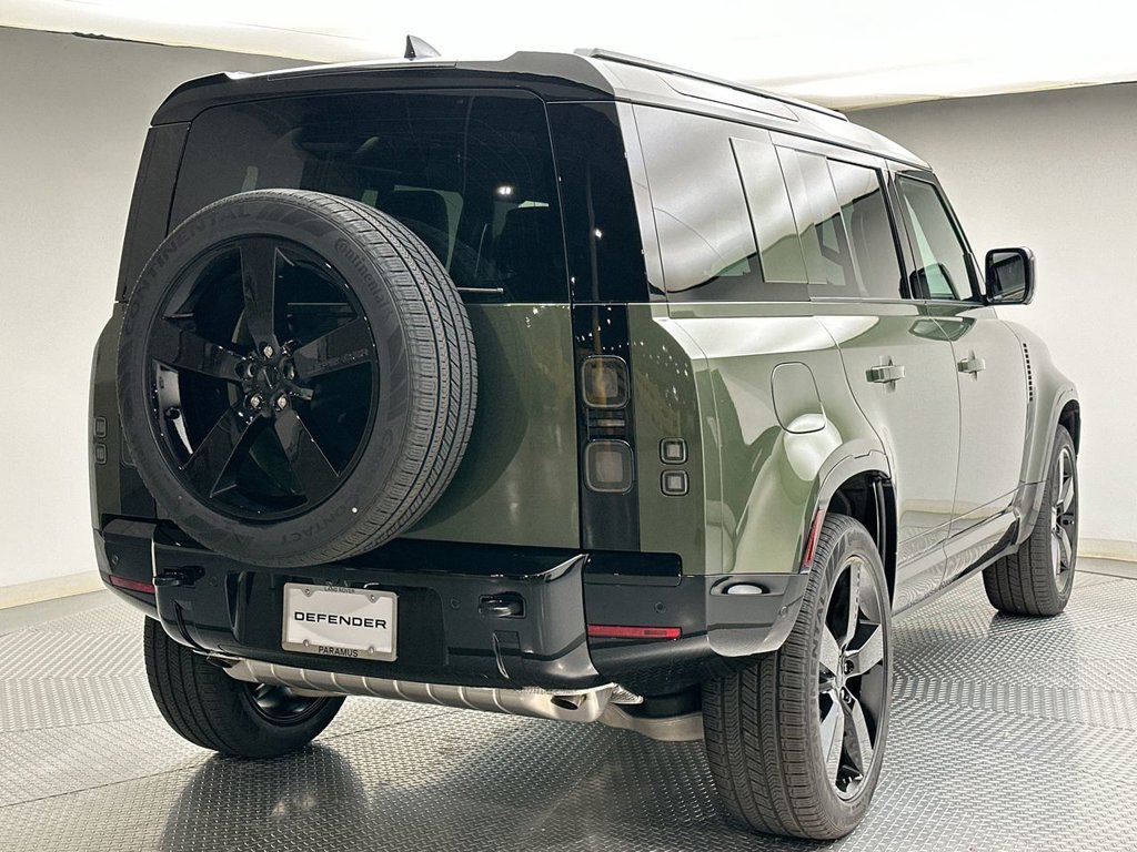 New 2026 Woolstone Green Land Rover X-Dynamic SE image 3