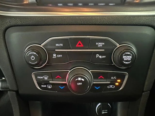 Used 2020  Dodge SXT image 14