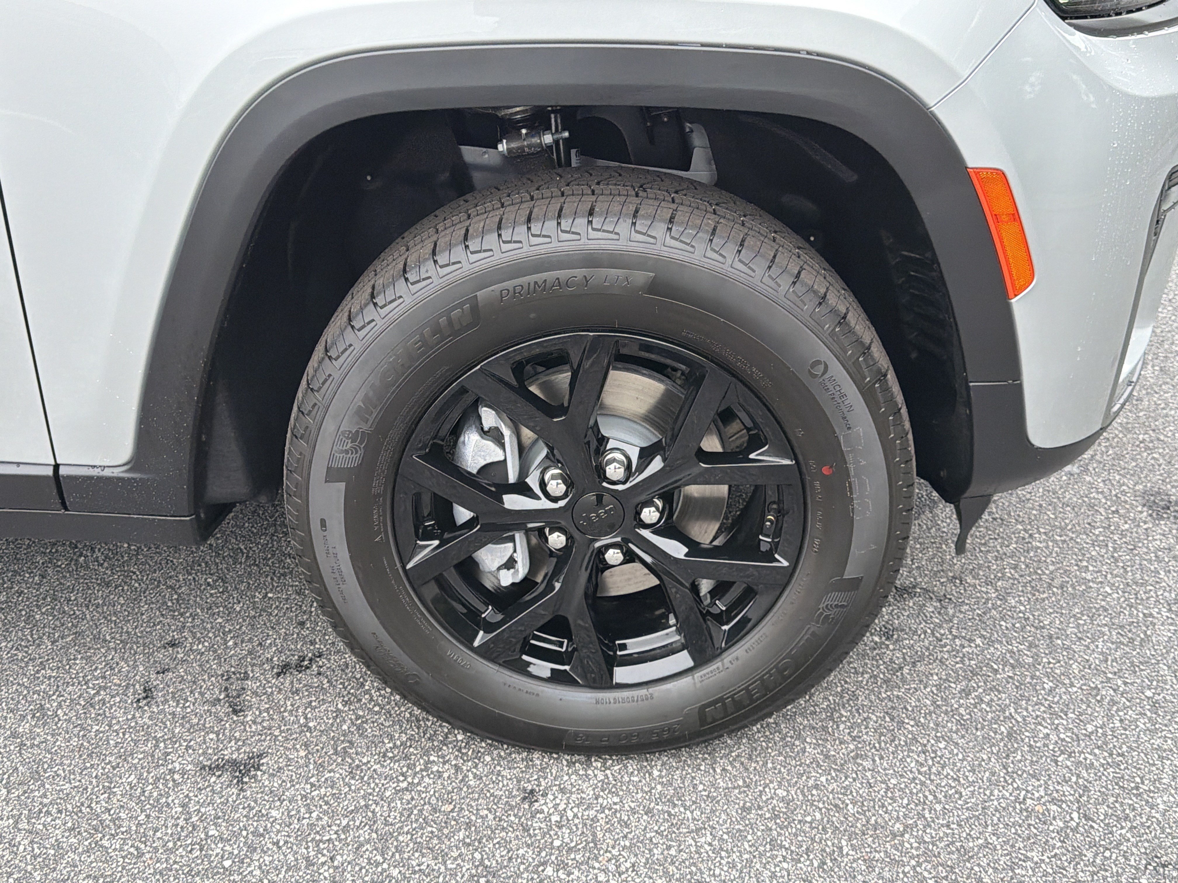 New 2026 Silver Zynith Exterior Paint Jeep Altitude image 14