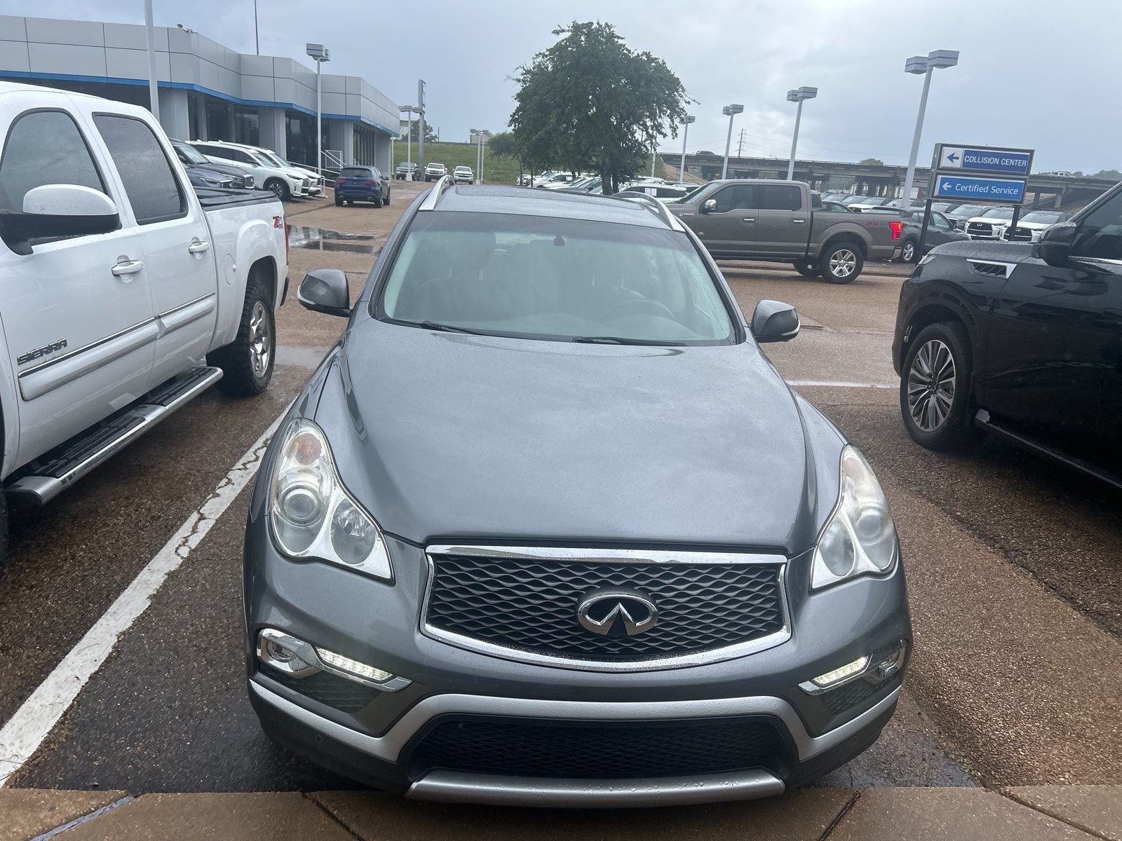 Used 2017 Gray INFINITI Base image 3
