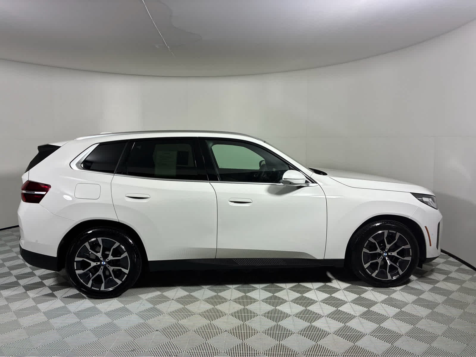 Used 2026 Alpine White BMW 30 xDrive image 4