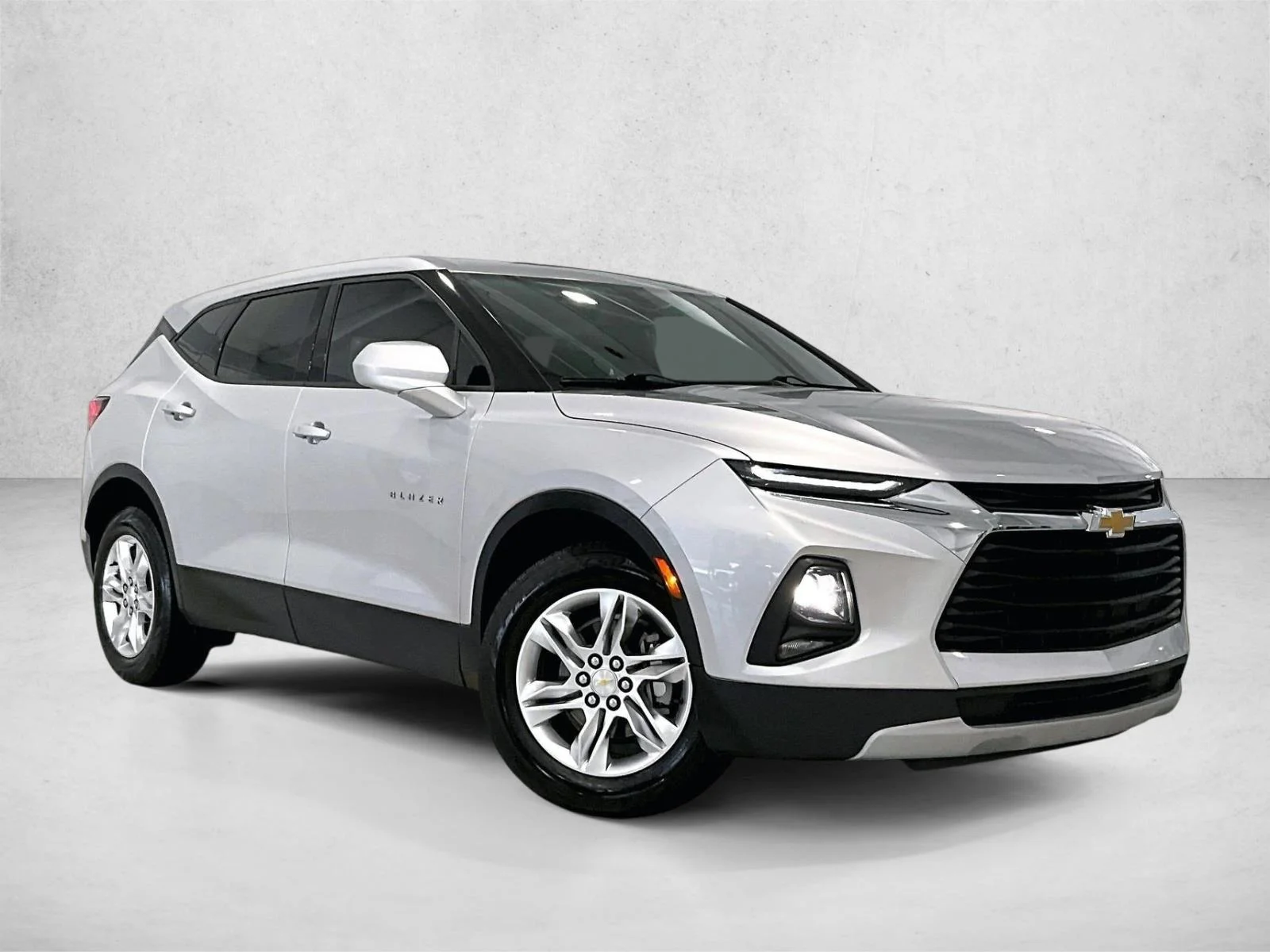 Used 2019 Silver Ice Metallic Chevrolet  image 12
