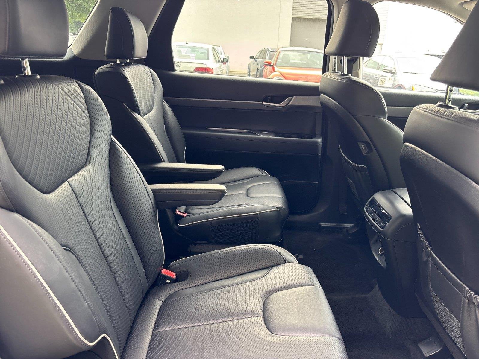 Used 2024 Abyss Black Pearl Hyundai SEL 7P image 37