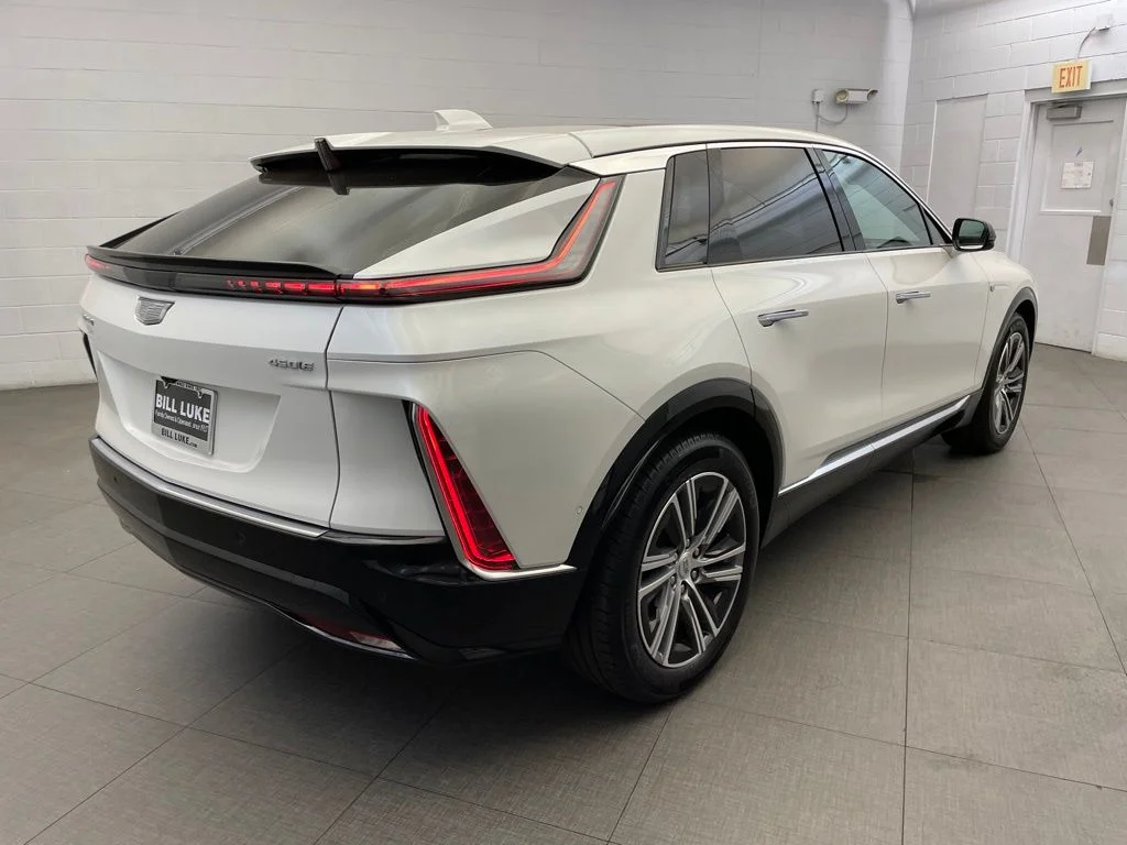 Used 2024 White Cadillac Luxury image 6