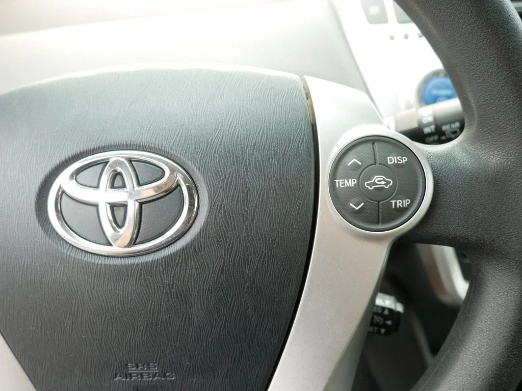 Used 2014 Silver Toyota Three image 24