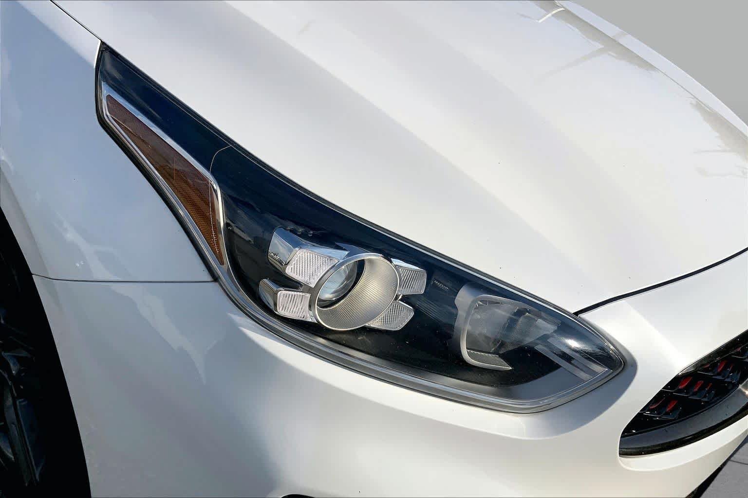 Used 2021 Snow White Pearl Kia GT-Line image 28