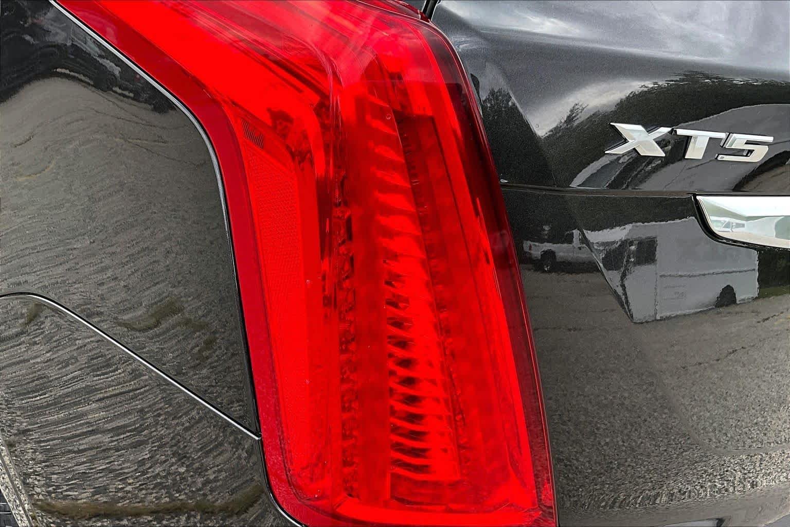 Used 2018 Dark Granite Metallic Cadillac Luxury AWD image 28