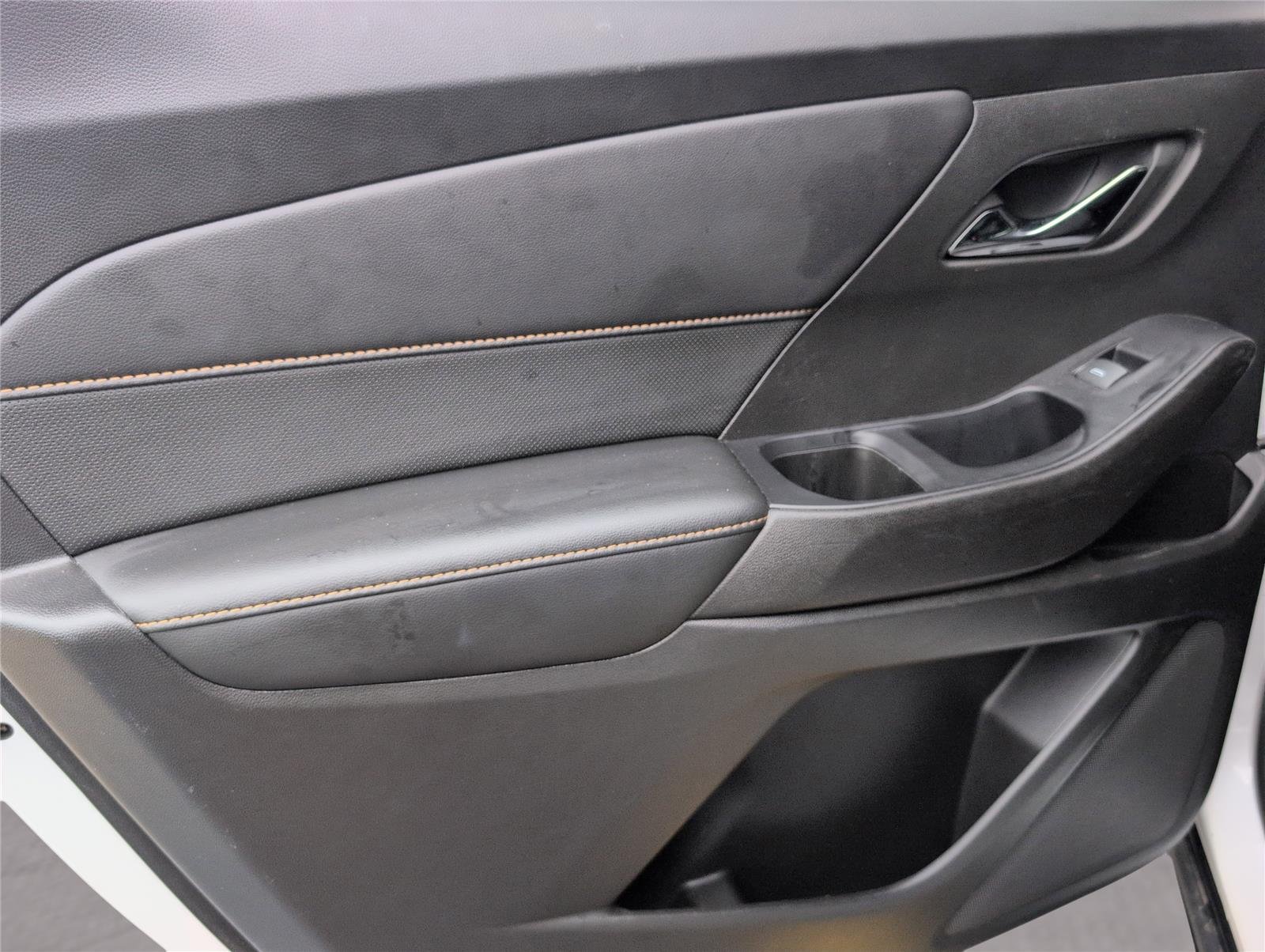 Used 2021 Iridescent Pearl Tricoat Chevrolet Premier image 35