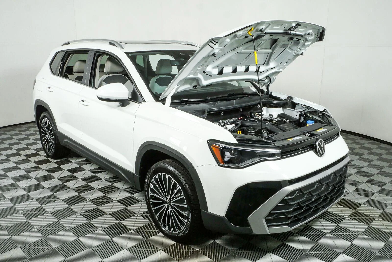 New 2026 Pure White Volkswagen SE image 34