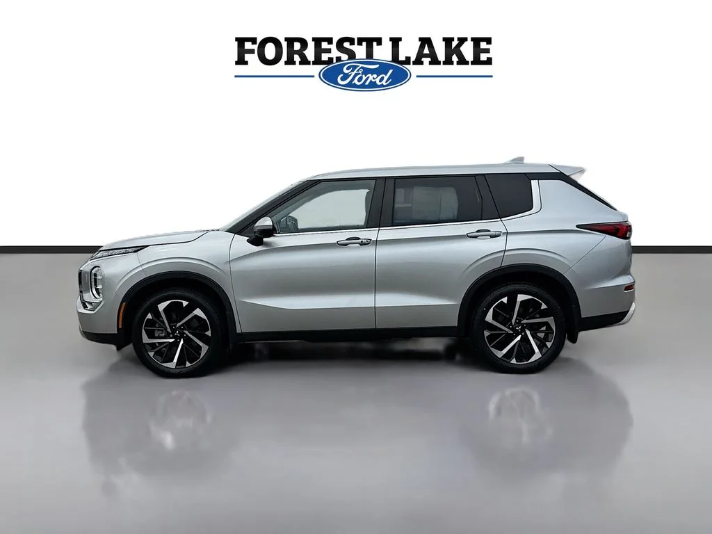 Used 2023 Alloy Silver Metallic Mitsubishi SE image 4