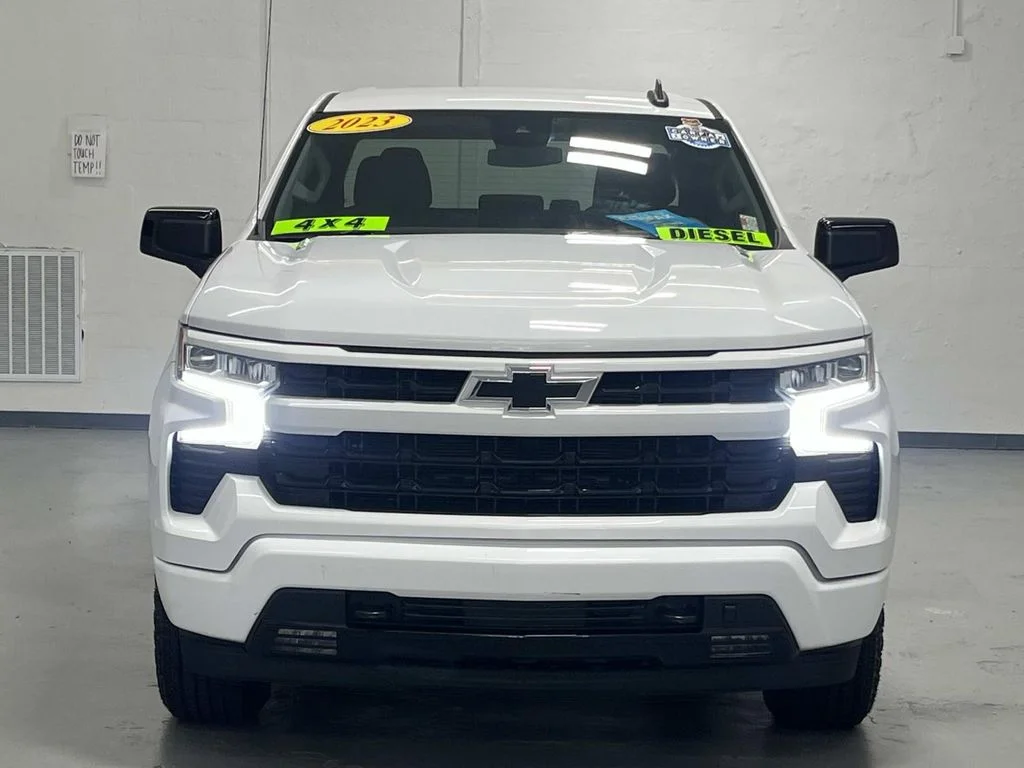 Used 2023 Summit White Chevrolet RST image 3