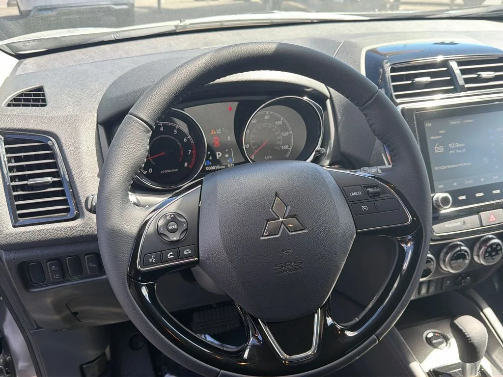 New 2026 Mercury Gray Metallic Mitsubishi 2.0 SE image 16