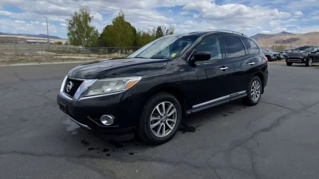 Used 2016 Black Nissan SL image 4
