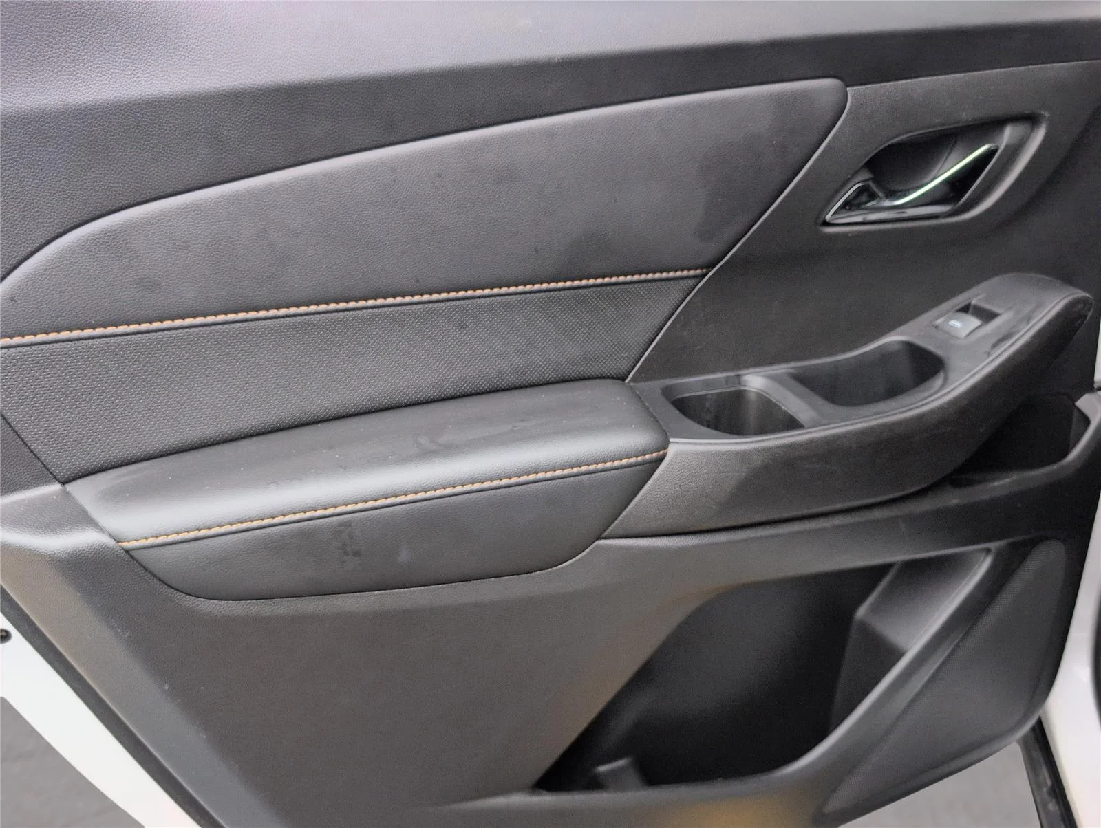 Used 2021 Iridescent Pearl Tricoat Chevrolet Premier image 35