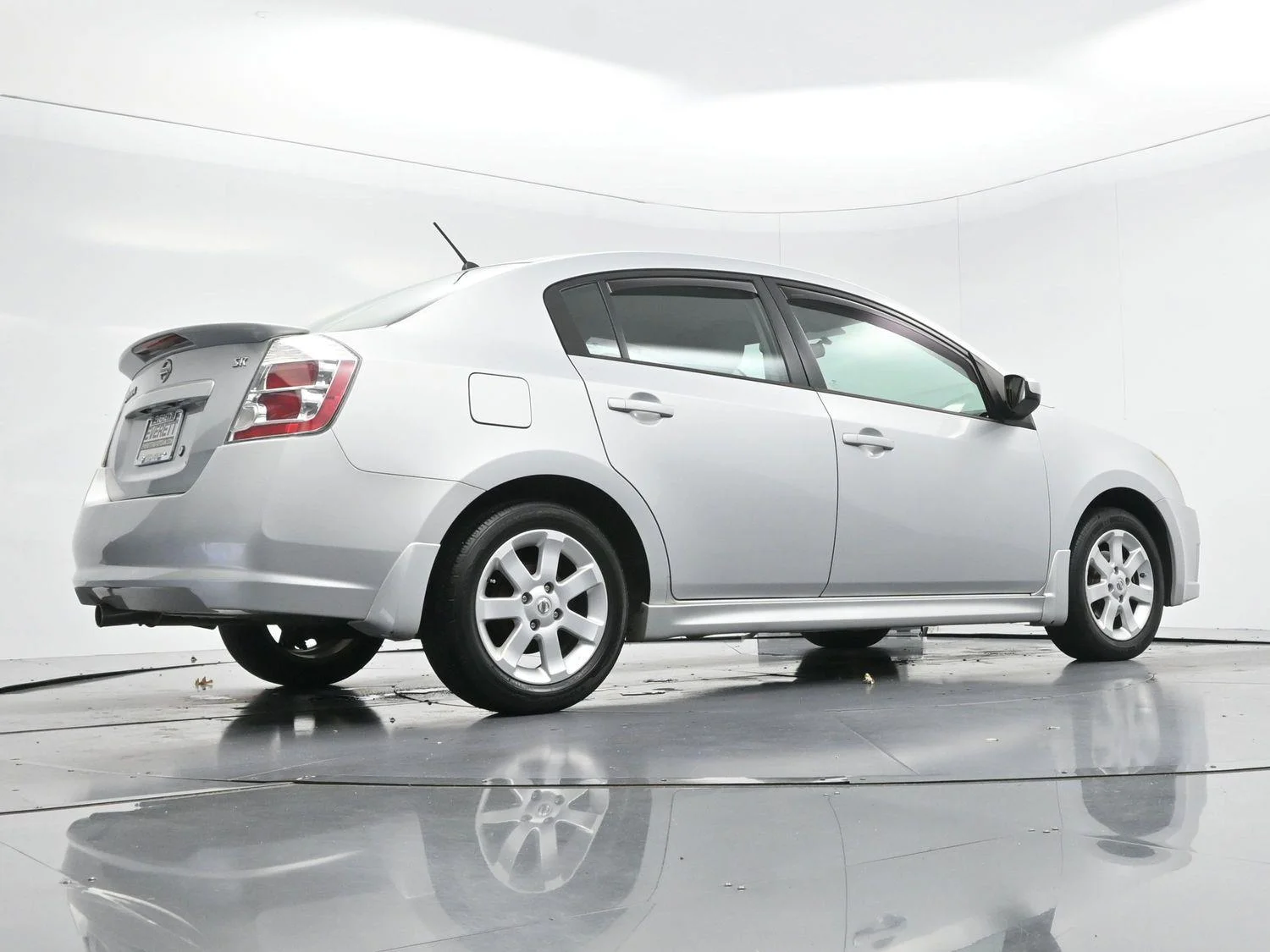 Used 2010 Brilliant Silver Metallic Nissan 2.0 SR image 40