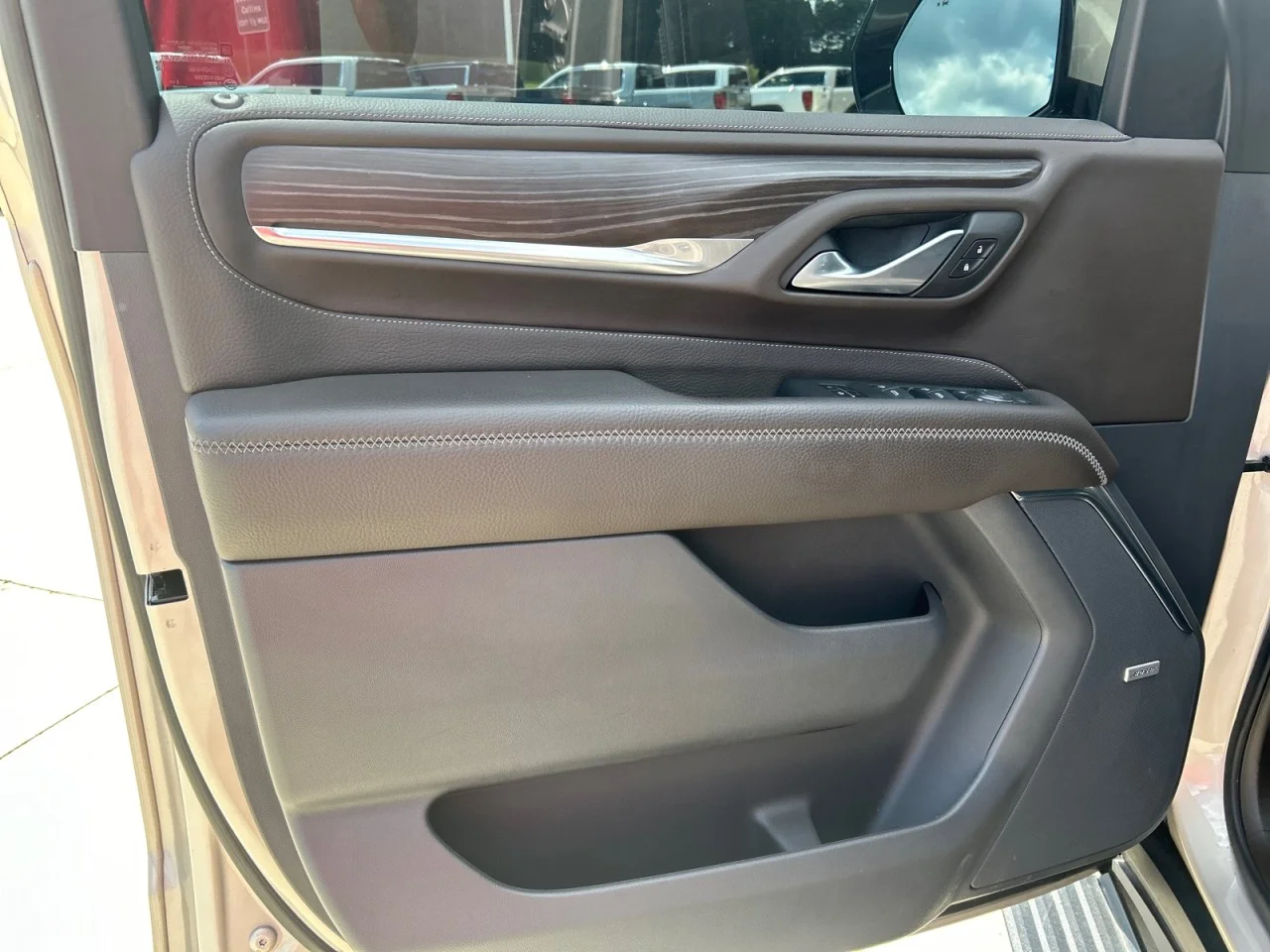 Used 2022 PEARL BEIGE METALLIC GMC Denali image 10