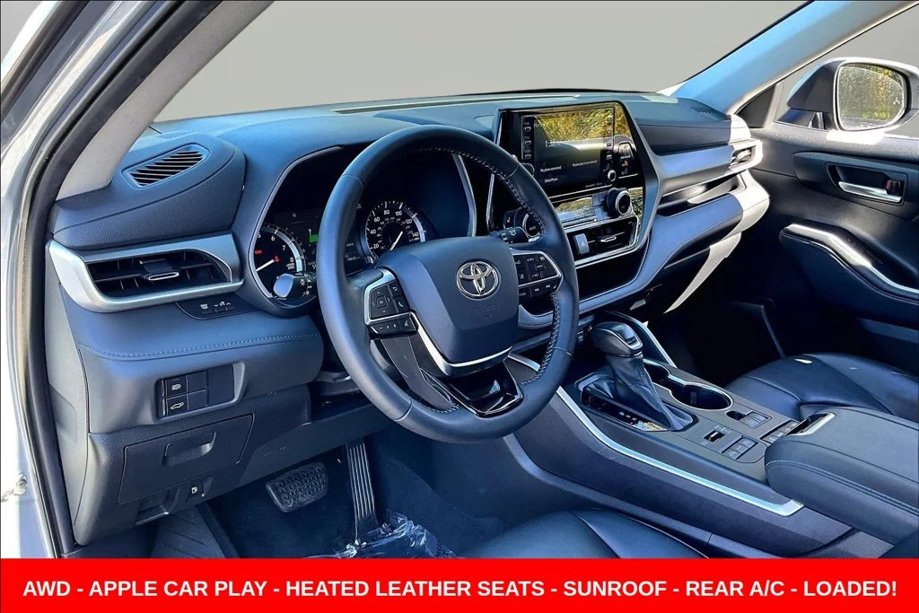 Used 2021 Silver Toyota XLE image 21