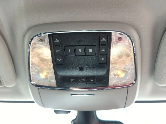 Used 2018 Black Jeep Summit image 21