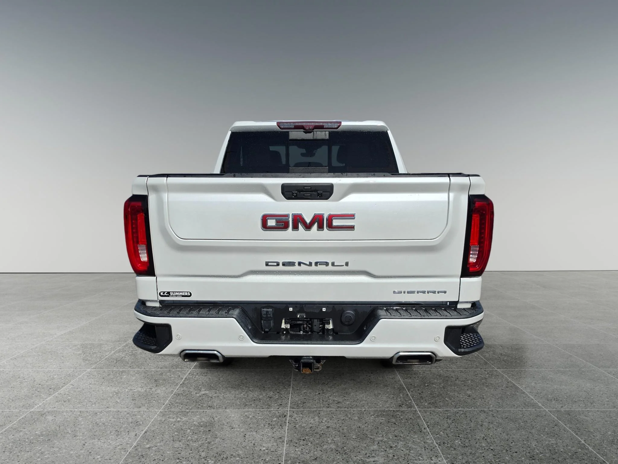 Used 2020 White Frost Tricoat GMC Denali image 5