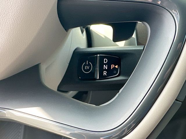 New 2026 Glacial White Pearl Kia Wind AWD image 17