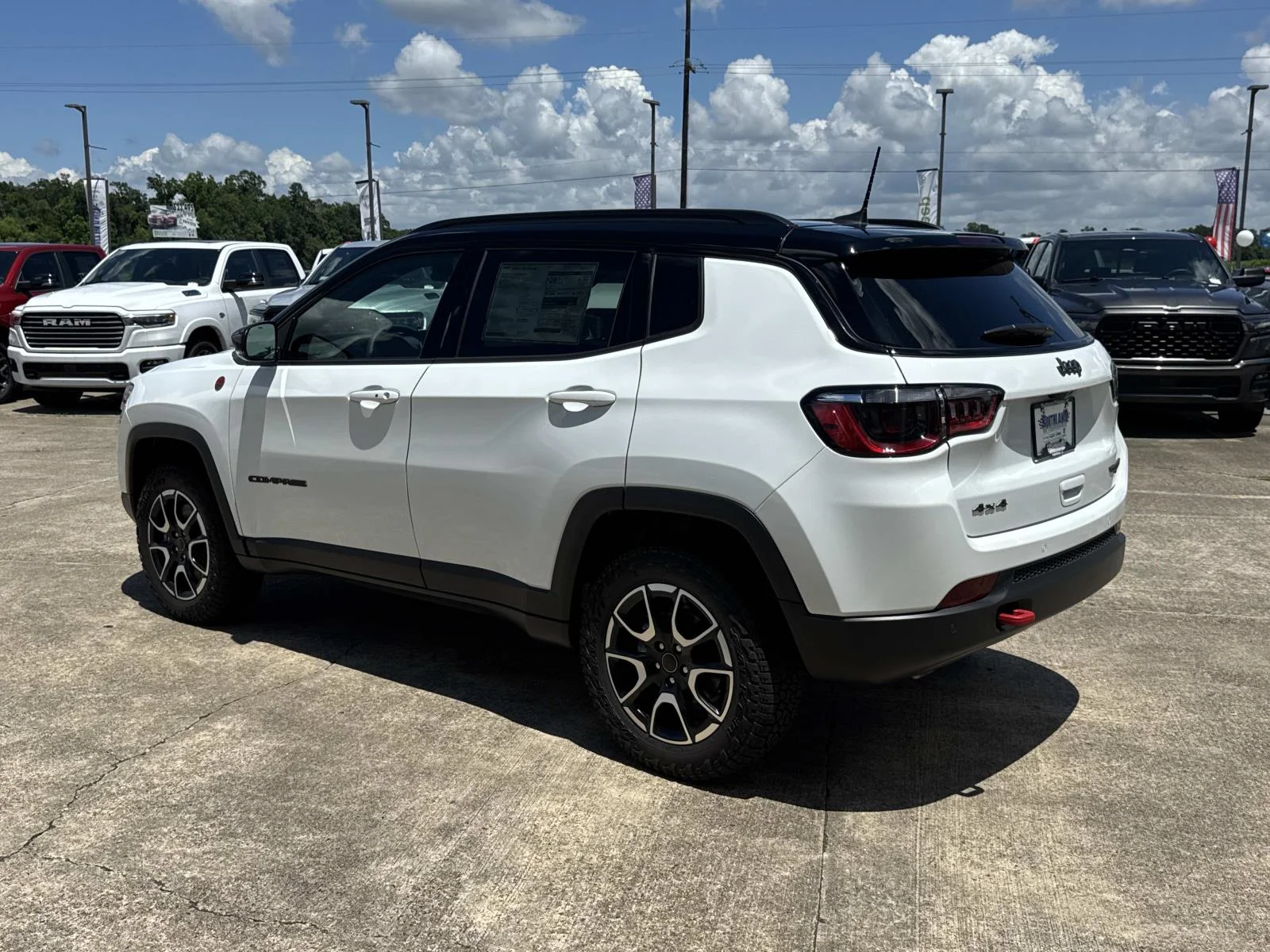 New 2026 Bright White Clear-Coat Exterior Paint Jeep Trailhawk image 4