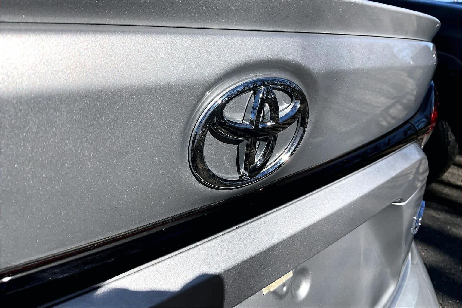 Used 2025 Classic Silver Metallic Toyota SE image 29