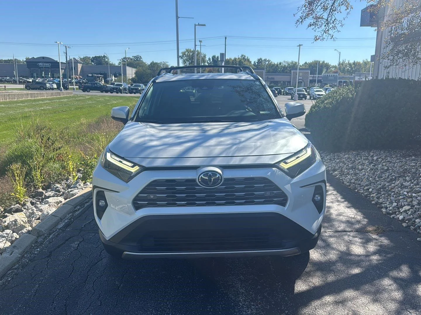 Used 2023 Wind Chill Pearl Toyota Limited image 2