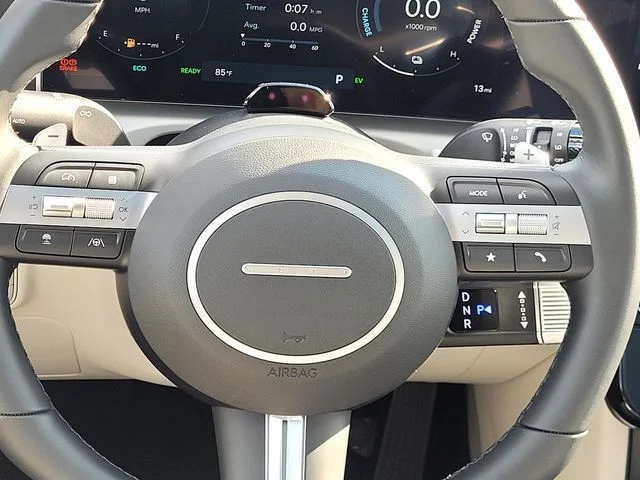 Used 2025 Gray Hyundai SEL Convenience image 24