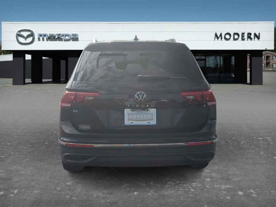 Used 2023 Platinum Gray Metallic Volkswagen SE image 4