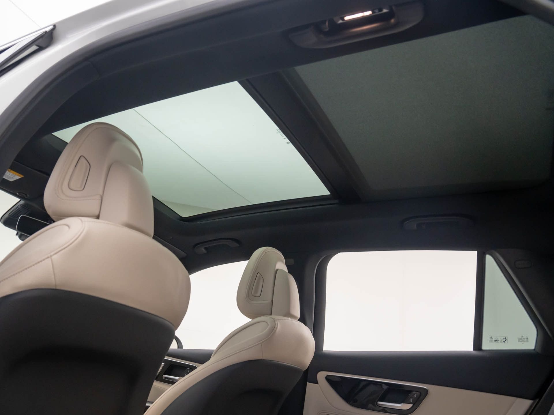 New 2026 Polar White Mercedes-Benz GLC 300 image 17