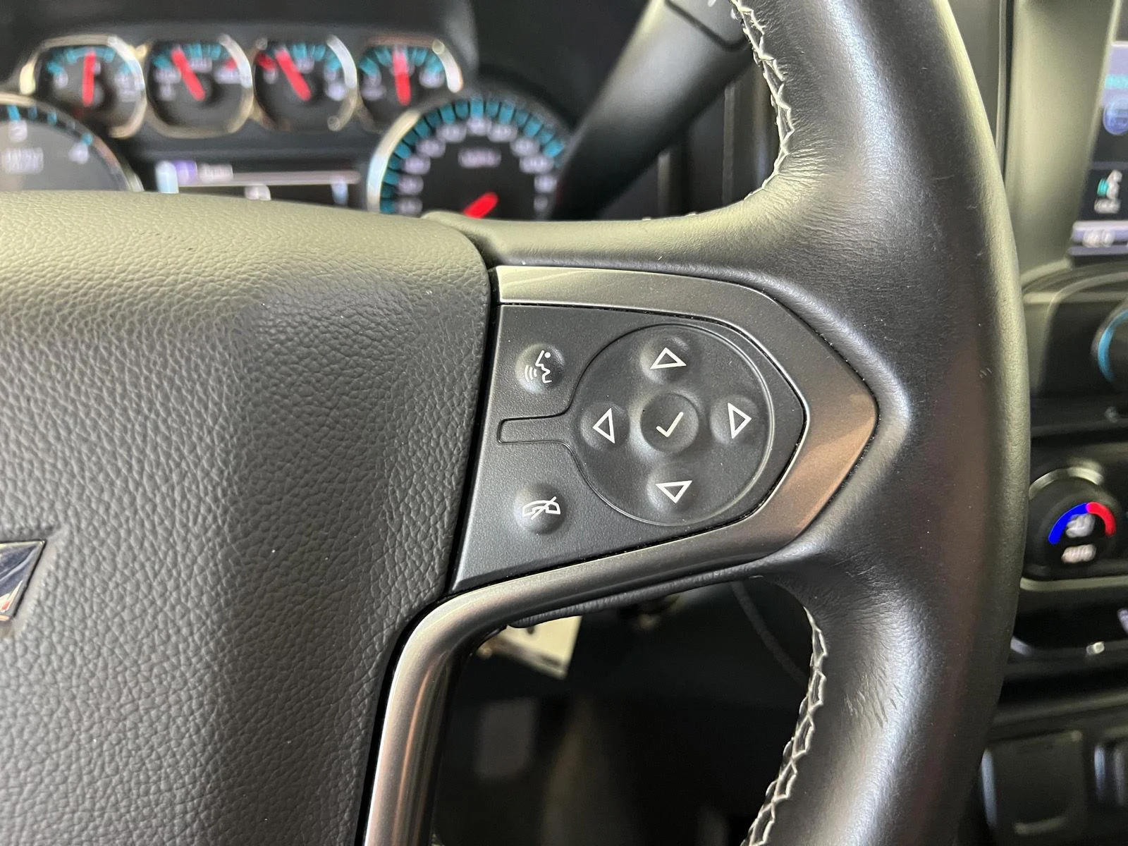 Used 2015 Deep Ocean Blue Metallic Chevrolet LTZ image 13