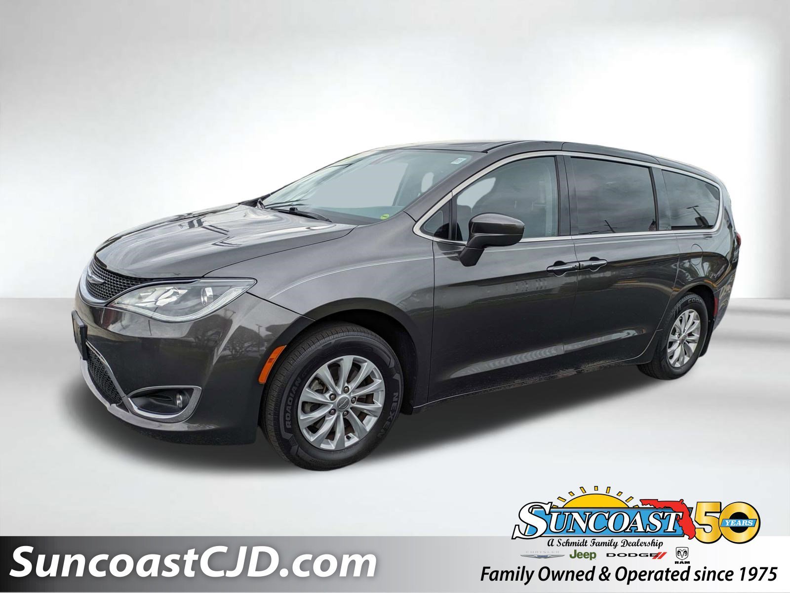 2018 Chrysler Pacifica Touring Plus's photo