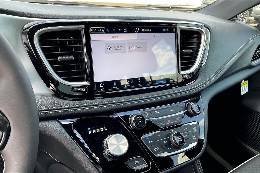 New 2026 Chrysler Pacifica Limited 4D Passenger Van