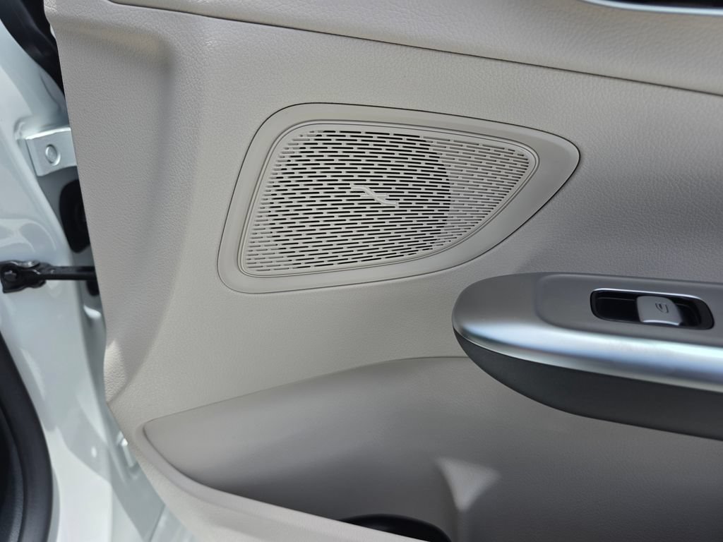 New 2026 Polar White Mercedes-Benz C 300 image 52