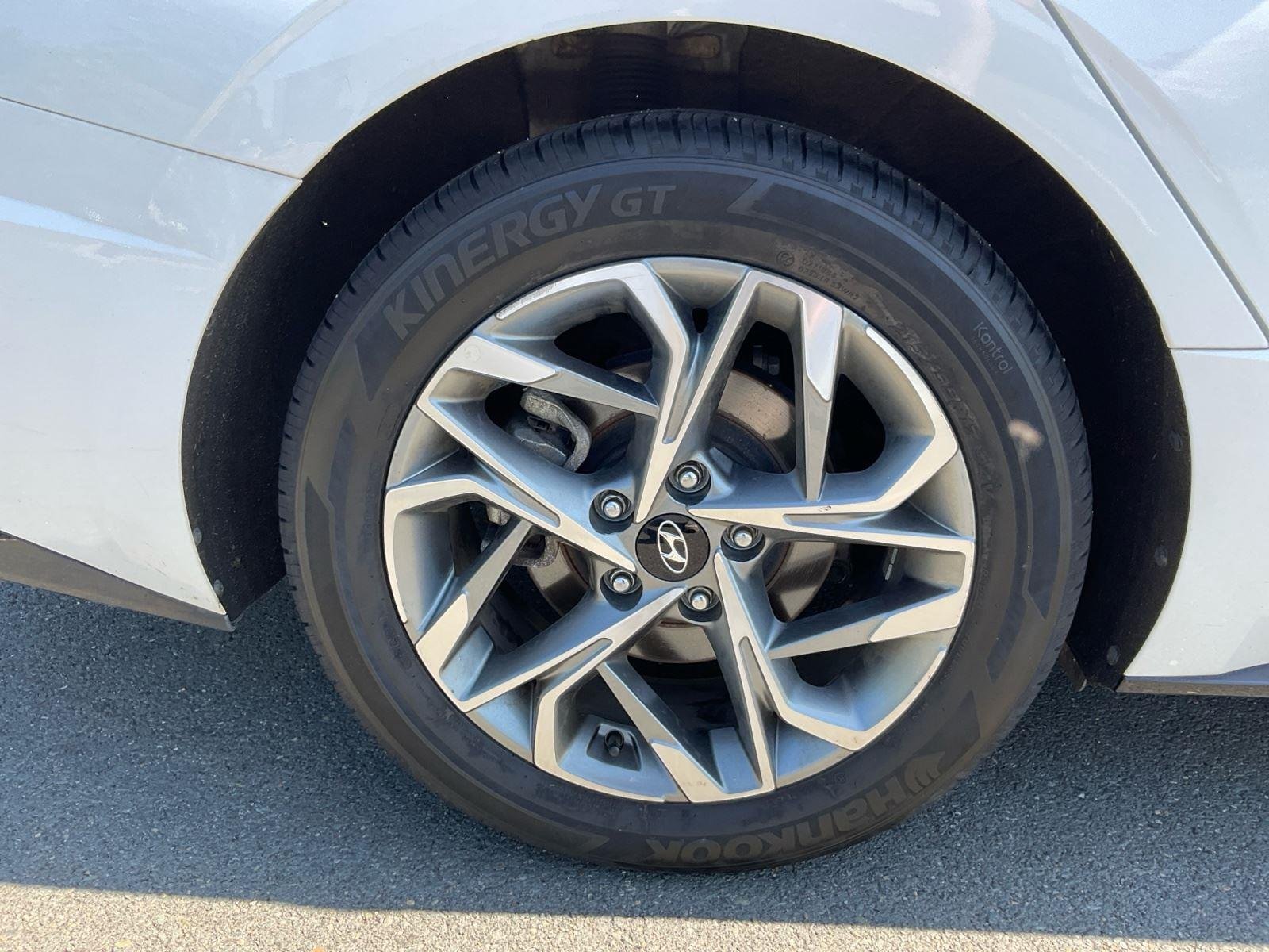 Used 2020 Quartz White Hyundai SEL image 16