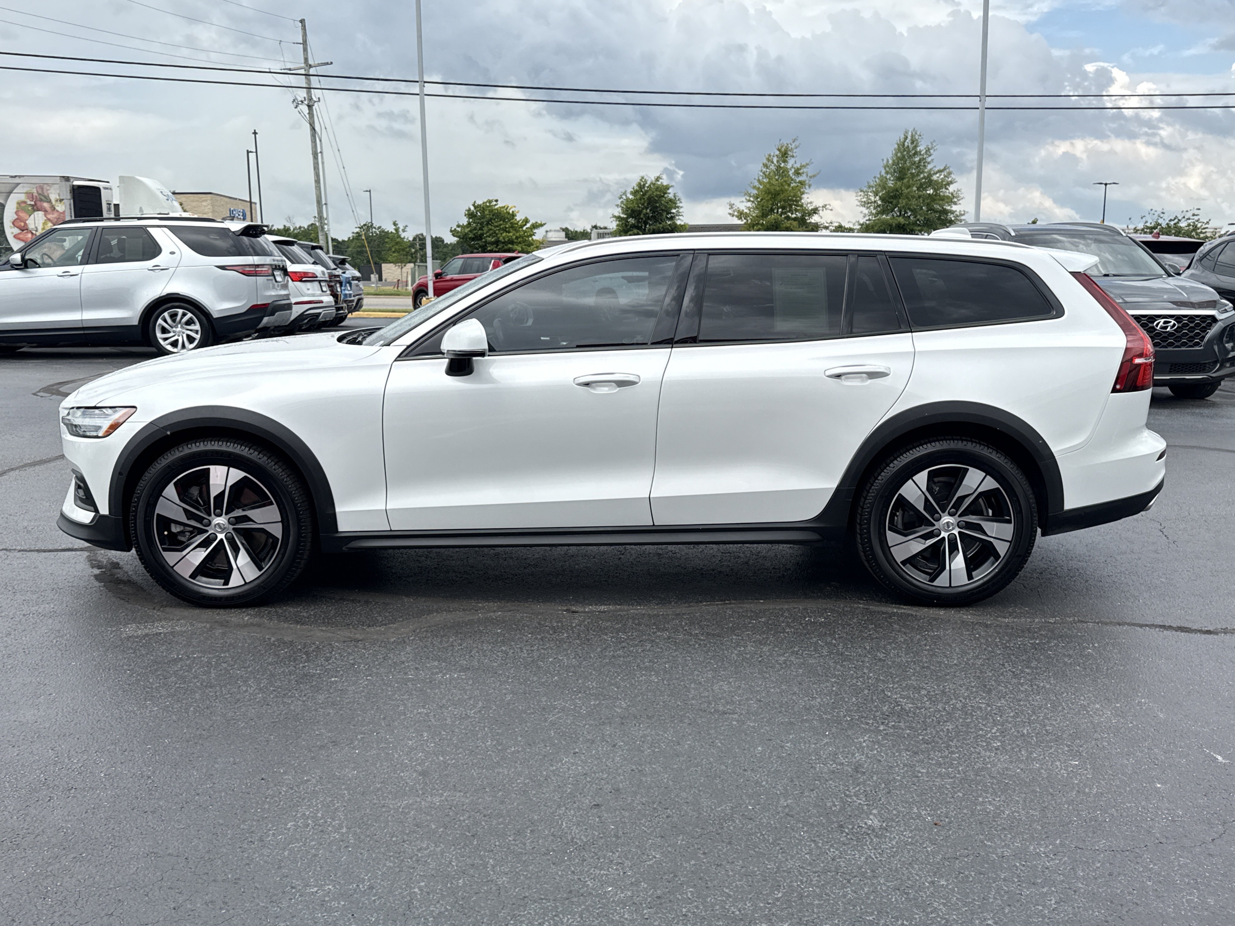 Used 2021 Ice White Volvo AWD image 12